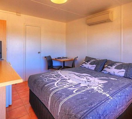 Halls Creek Motel Dış mekan fotoğraf